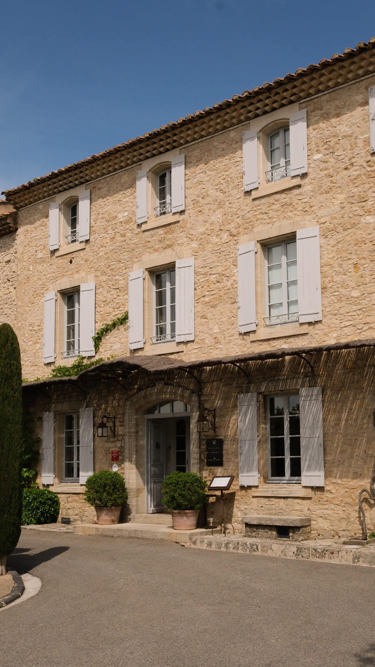 façade hotel crillon le brave